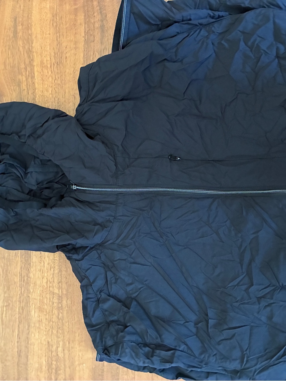 Size M Vuori Black Lightweight Packable Jacket Windbreaker - Picture 3 of 6